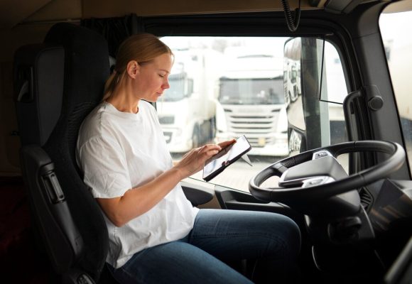 Poradnik dla początkujących: Jak skutecznie zarządzać trasami w pracy za kierownicą ciężarówki