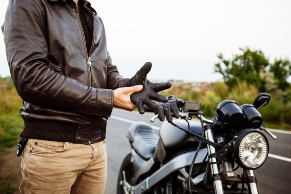 Jak wybrać odpowiednie akcesoria dla twojego stylu jazdy na motocyklu?