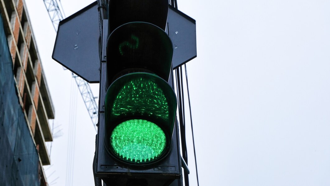 Poradnik bezpiecznej jazdy: jak prawidłowo interpretować sygnały świetlne?
