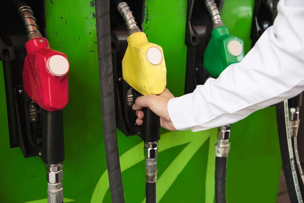 Jak wybrać odpowiednią pompę do przepompowywania paliwa – kluczowe kryteria i porady