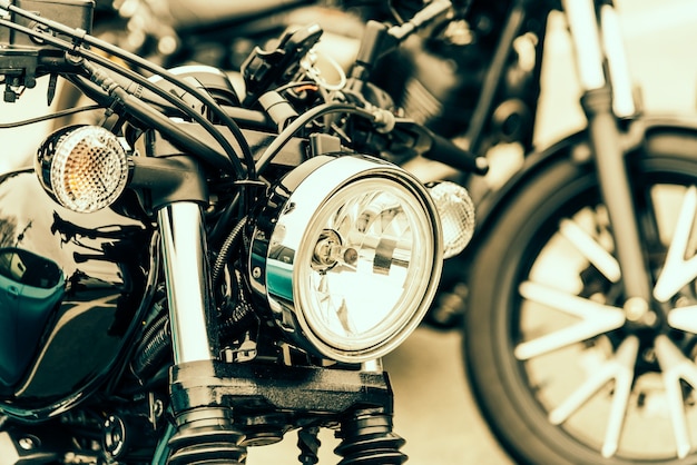 Ewolucja silników motocyklowych: od klasycznych konstrukcji do nowoczesnych rozwiązań technologicznych