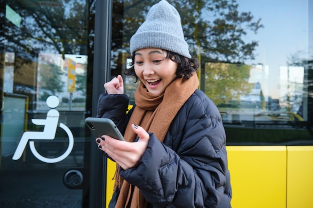 Nowoczesne rozwiązania mobilne w transporcie miejskim: jak aplikacje zmieniają rynek usług przewozowych